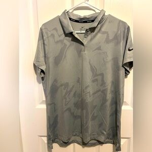 Nike golf, Women’s Large, 3 button pullover.
